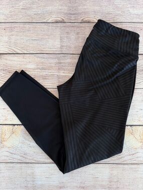 Old Navy Multi Line Design Leggings - Small